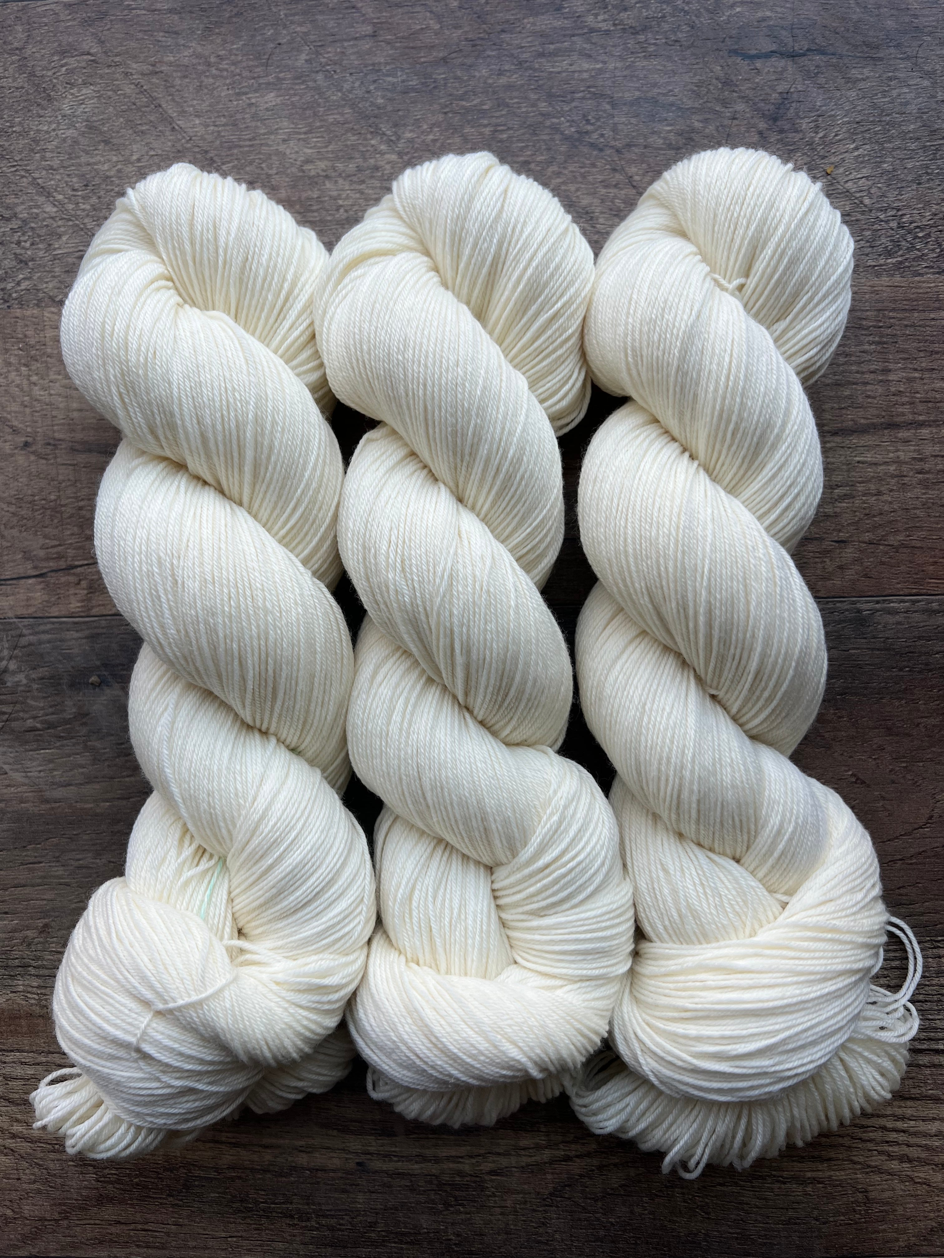 Grey-brown Undyed Wool Yarn in Cone - 500g/550m